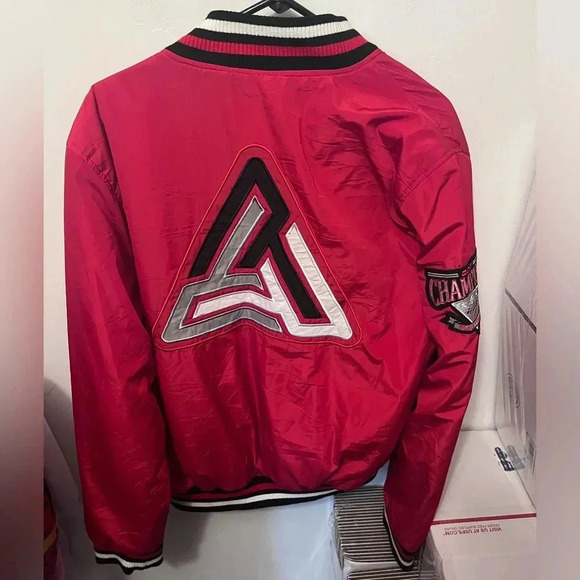Red & Black “Pyramid “ Jacket - Picture 12 of 12